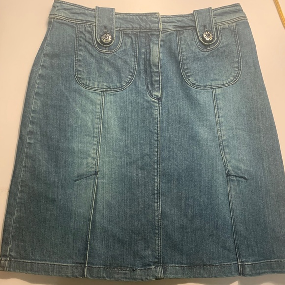 A-Line with Button Tabs & Front Pockets size 4 - Picture 3 of 3